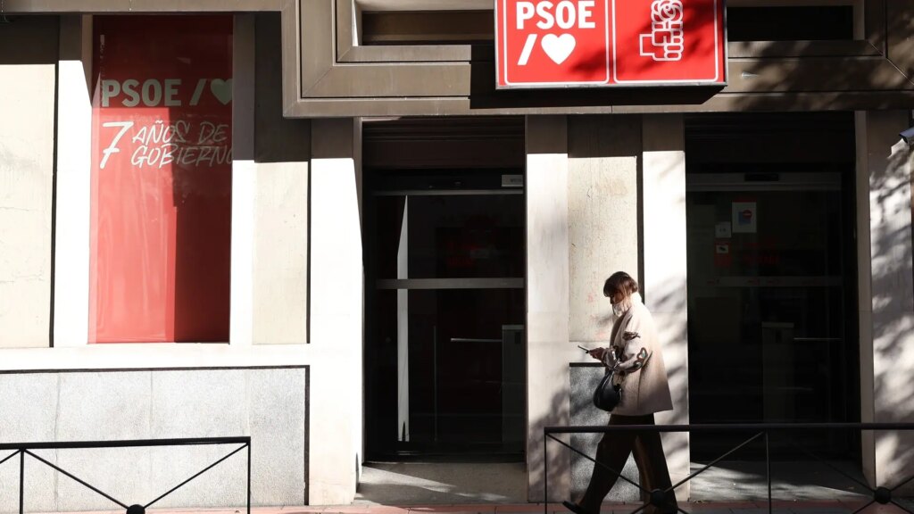 El juez contesta al PSOE que debe informar de «todos» los pagos en metálico, no solo los que cobraron Ábalos, Koldo y Cerdán El juez contesta al PSOE que debe informar de «todos» los pagos en metálico, no solo los que cobraron Ábalos, Koldo y Cerdán