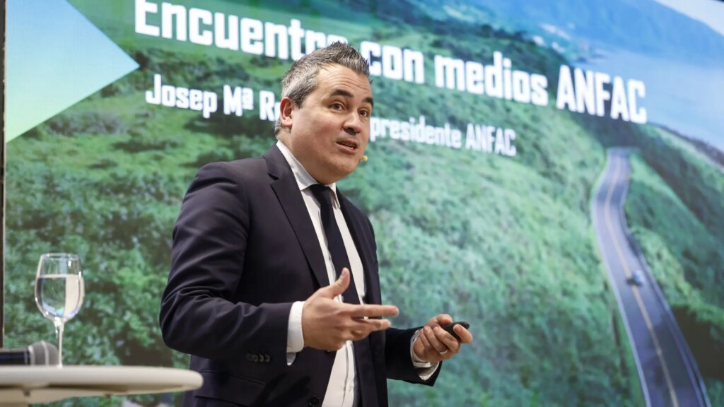 El motor español hace una llamada a nuevos fabricantes para mantenerse como el segundo productor europeo