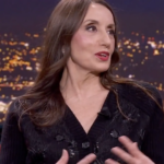 Luz Casal recuerda su «gran embolado» cantando para el expresidente de Francia, François Hollande