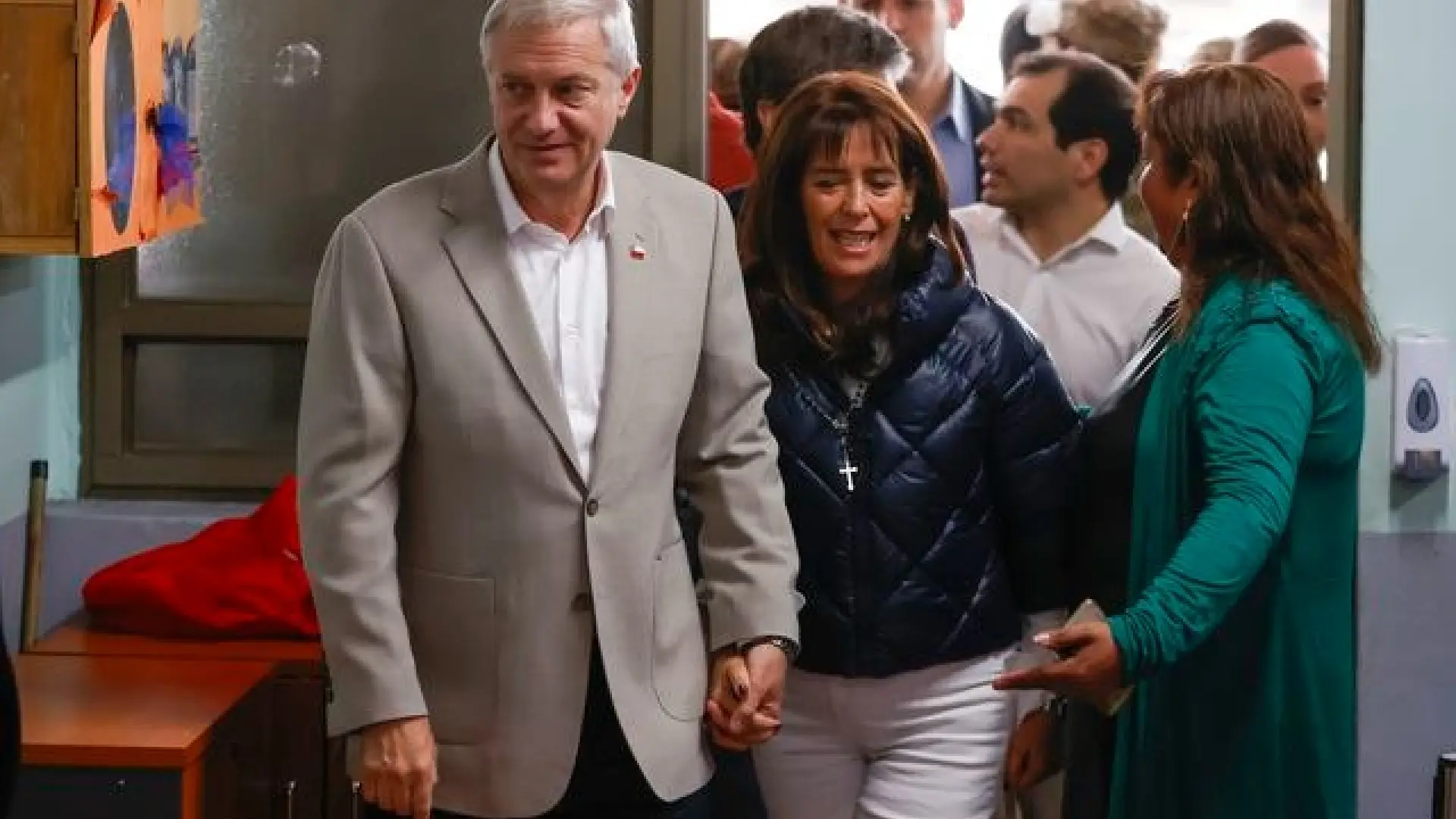 Mª Pía Adriasola, la primera dama chilena, es madre de nueve hijos, abogada de profesión, adora cantar y se declara «feminista» Mª Pía Adriasola, la primera dama chilena, es madre de nueve hijos, abogada de profesión, adora cantar y se declara «feminista»