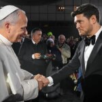 Michael Bublé emociona al Papa León XIV durante el VI Concierto con los Pobres