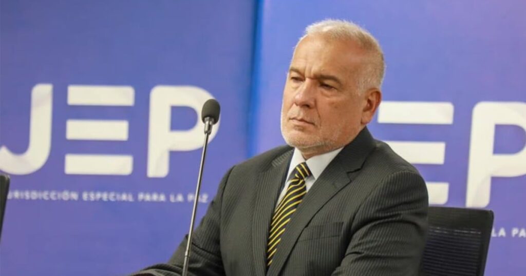 Por primera vez tres magistrados de la JEP mandan a la cárcel a un pesado militar por falsos positivos Por primera vez tres magistrados de la JEP mandan a la cárcel a un pesado militar por falsos positivos
