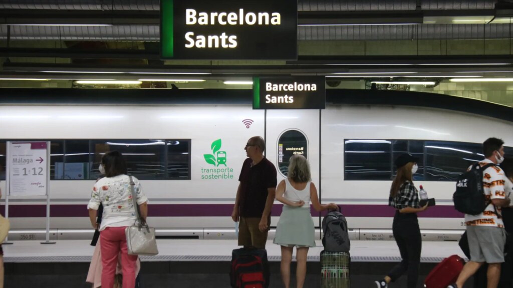Puente defiende que el AVE Madrid-Barcelona circule a 350km/h porque también unirá Huelva y Cataluña en «menos de 4 horas» Puente defiende que el AVE Madrid-Barcelona circule a 350km/h porque también unirá Huelva y Cataluña en «menos de 4 horas»