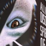 Spielberg crea inquietud con su película sobre alienígenas y platillos volantes: ¿qué significan esos carteles?