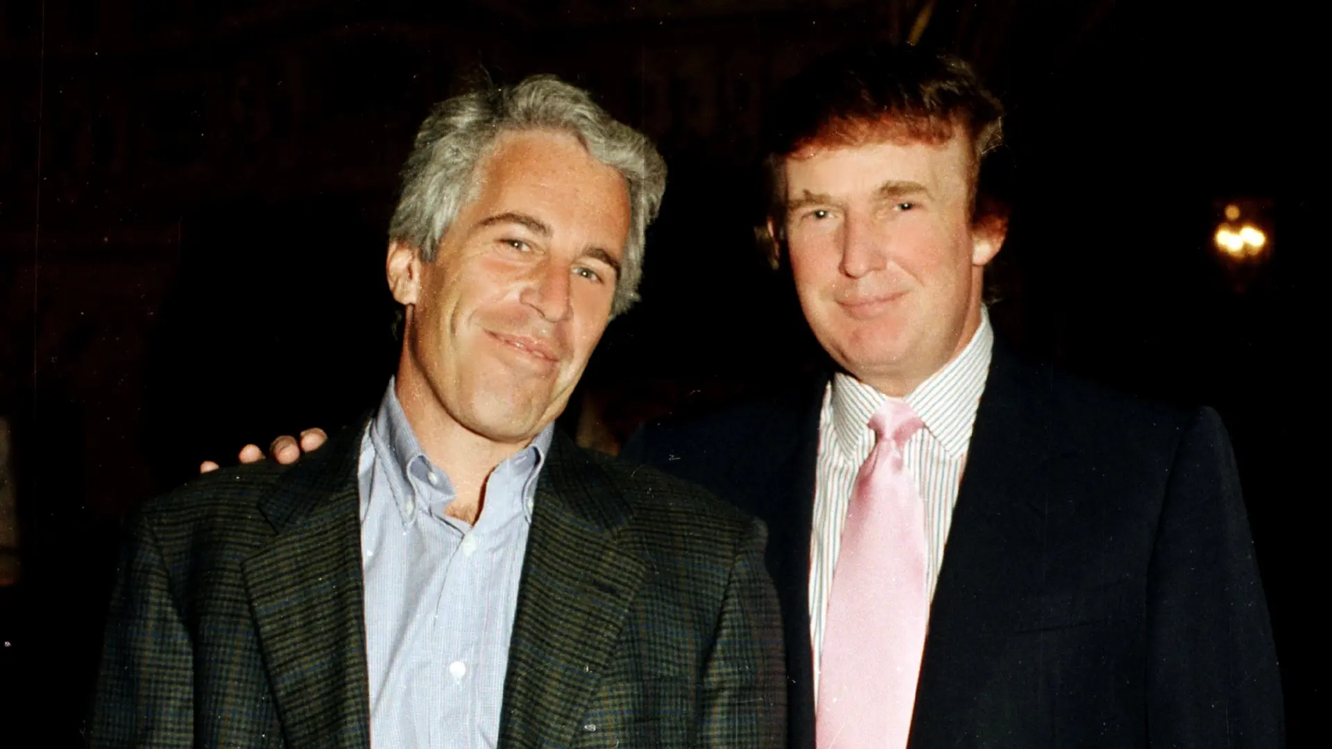 Trump voló al menos ocho veces en el avión privado de Epstein, según revelan los nuevos archivos del caso Trump voló al menos ocho veces en el avión privado de Epstein, según revelan los nuevos archivos del caso