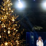 Trump y la primera dama encienden el árbol navideño de la Casa Blanca