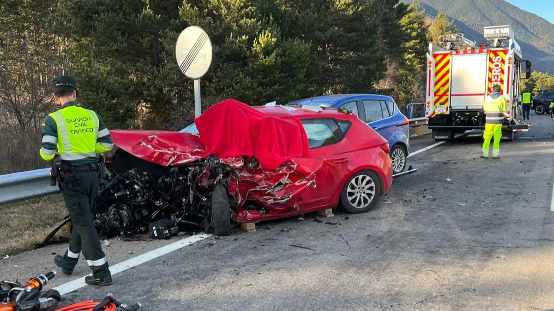 Un muerto y varios heridos en una colisión múltiple en Biescas Un muerto y varios heridos en una colisión múltiple en Biescas