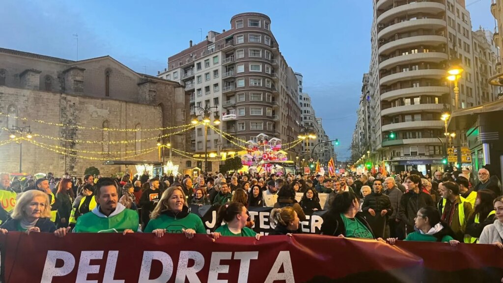 Una manifestación recorre el centro de Valencia para reclamar el «derecho a la vivienda»: «El precio es impagable»