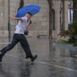 Valencia cierra este domingo parques, jardines y cementerios ante la alerta naranja por lluvias Valencia cierra este domingo parques, jardines y cementerios ante la alerta naranja por lluvias