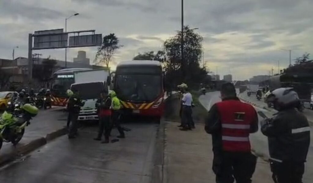 Accidentes complican la movilidad en Bogotá: trancones eternos en hora pico Accidentes complican la movilidad en Bogotá: trancones eternos en hora pico