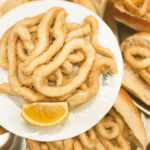 Estos son los bares clásicos donde los madrileños comen los mejores bocatas de calamares Estos son los bares clásicos donde los madrileños comen los mejores bocatas de calamares