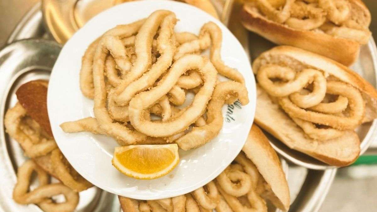 Estos son los bares clásicos donde los madrileños comen los mejores bocatas de calamares