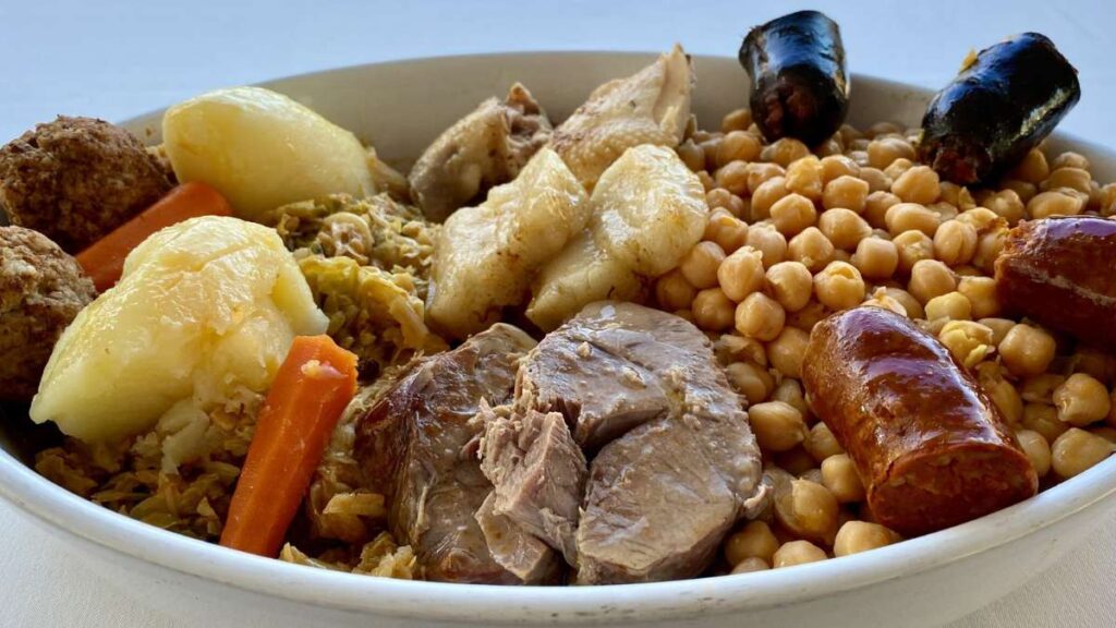 Ni La Bola ni Malacatín: este es el restaurante que los madrileños prefieren para comer cocido Ni La Bola ni Malacatín: este es el restaurante que los madrileños prefieren para comer cocido