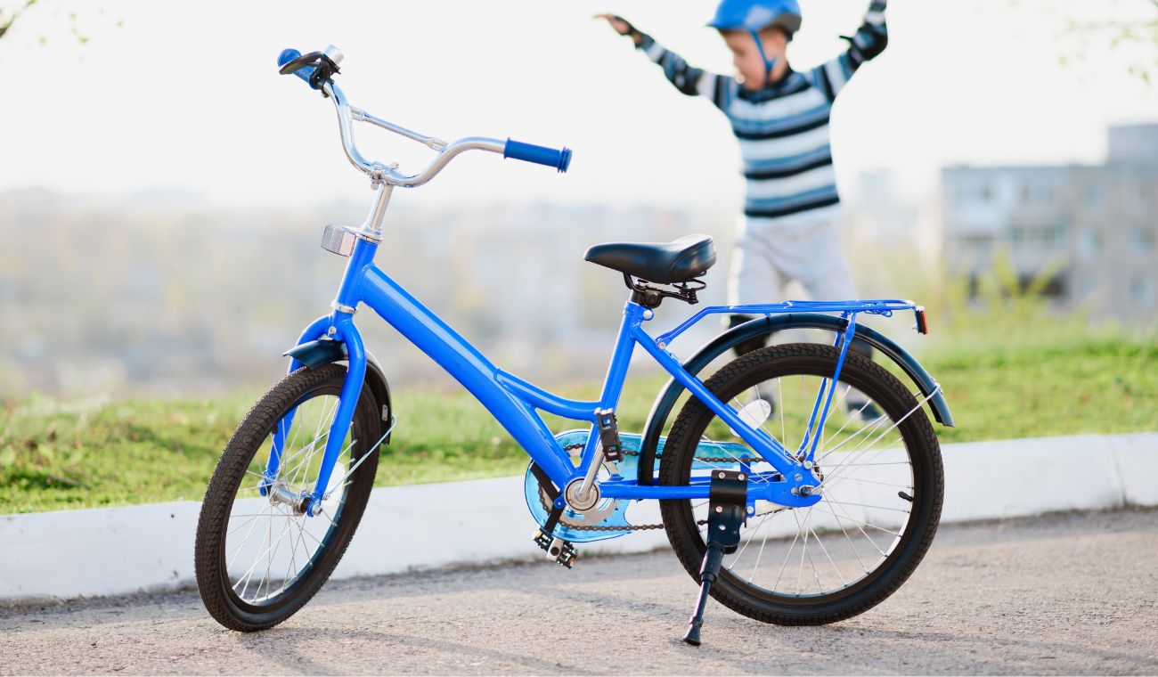 Kennedy regaló 50 bicicletas a niños: buscan cuidar su salud mental