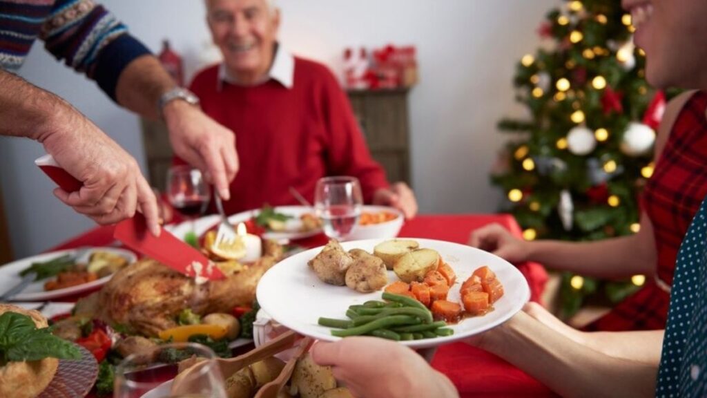Ocho de cada diez personas reconoce que come más en Navidad, según estudio Ocho de cada diez personas reconoce que come más en Navidad, según estudio