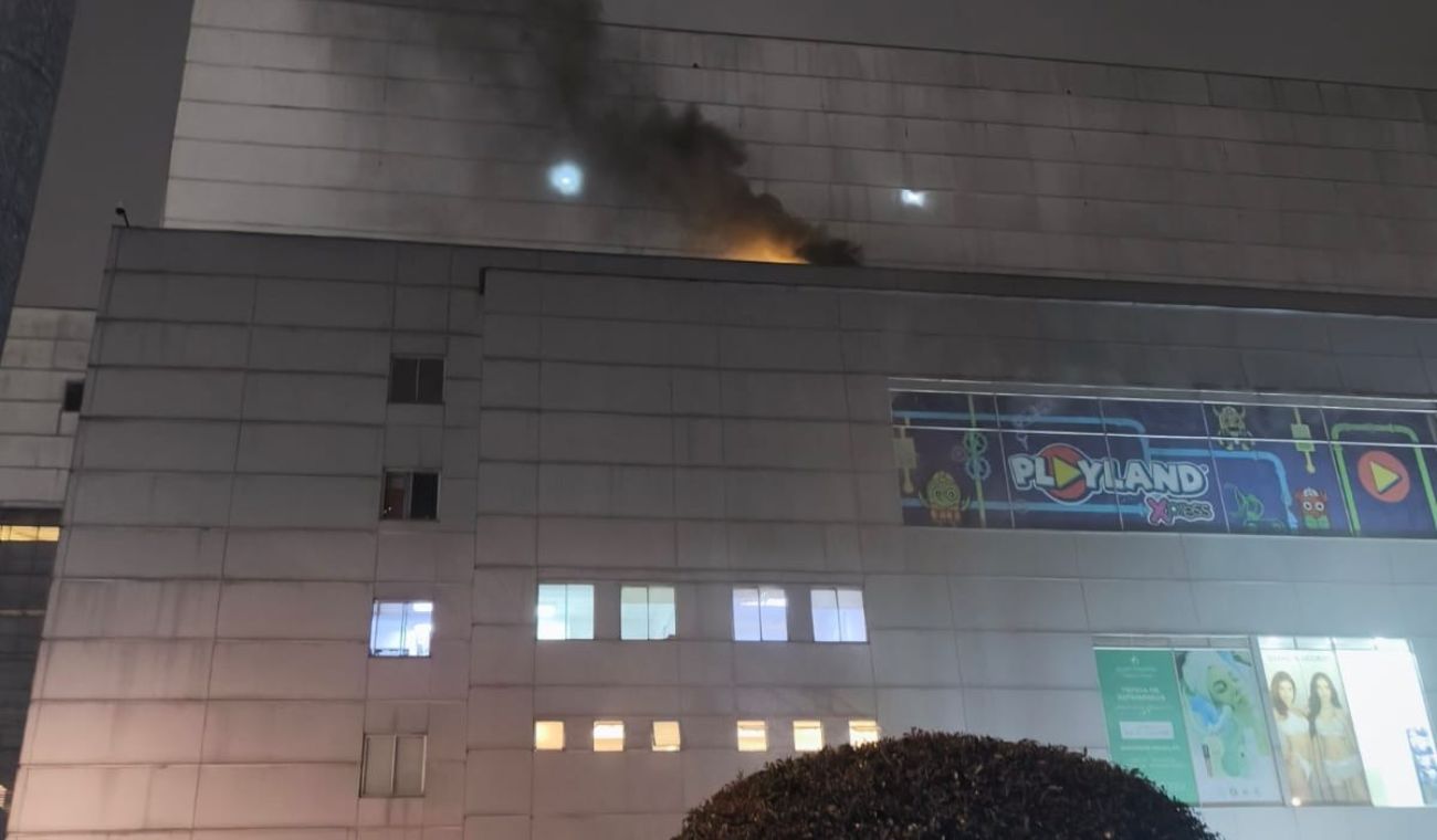Incendio en el centro comercial San Rafael: evacuan a las personas Incendio en el centro comercial San Rafael: evacuan a las personas