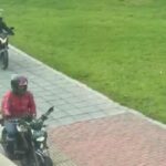 ¿Moto en el andén? Policía podría pensar que es un delincuente ¿Moto en el andén? Policía podría pensar que es un delincuente