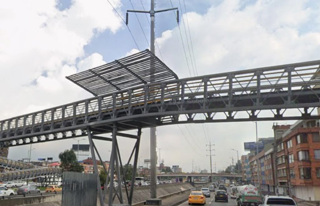 Techos en puentes peatonales de Bogotá; para qué son y por qué no cubren Techos en puentes peatonales de Bogotá; para qué son y por qué no cubren