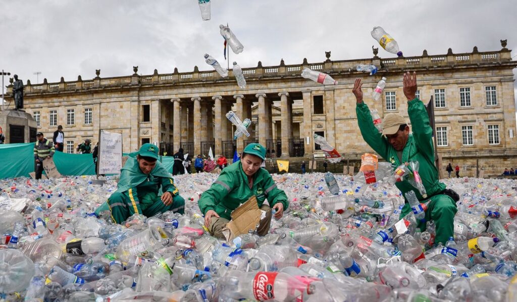 Alcaldía y recicladores llegaron a un acuerdo sobre polémico decreto Alcaldía y recicladores llegaron a un acuerdo sobre polémico decreto