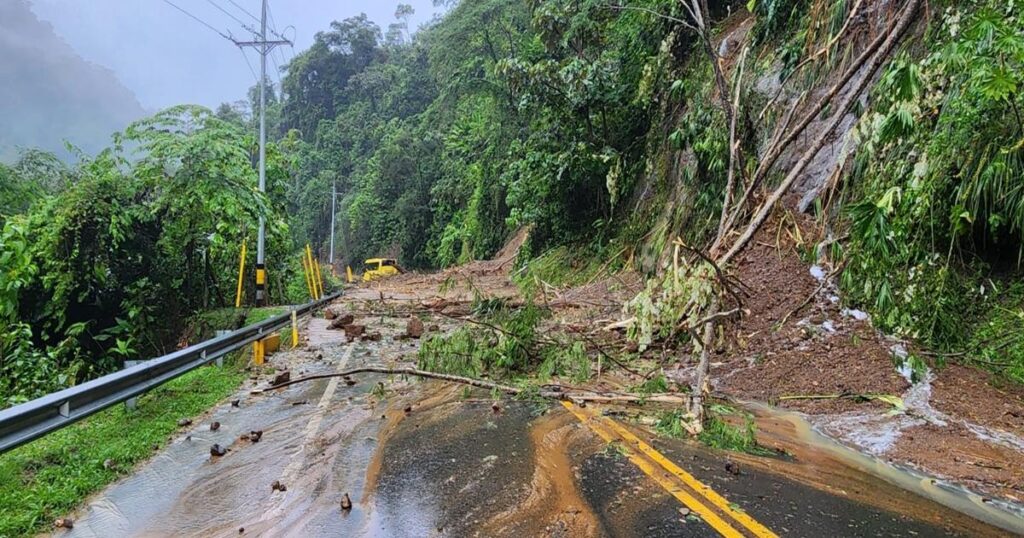 Antioquia: Cierre parcial en la vía Medellín-Urabá por deslizamientos Antioquia: Cierre parcial en la vía Medellín-Urabá por deslizamientos