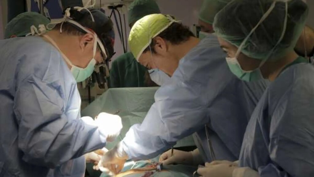 Realizan por primera vez un ‘bypass’ coronario sin cirugía a corazón abierto