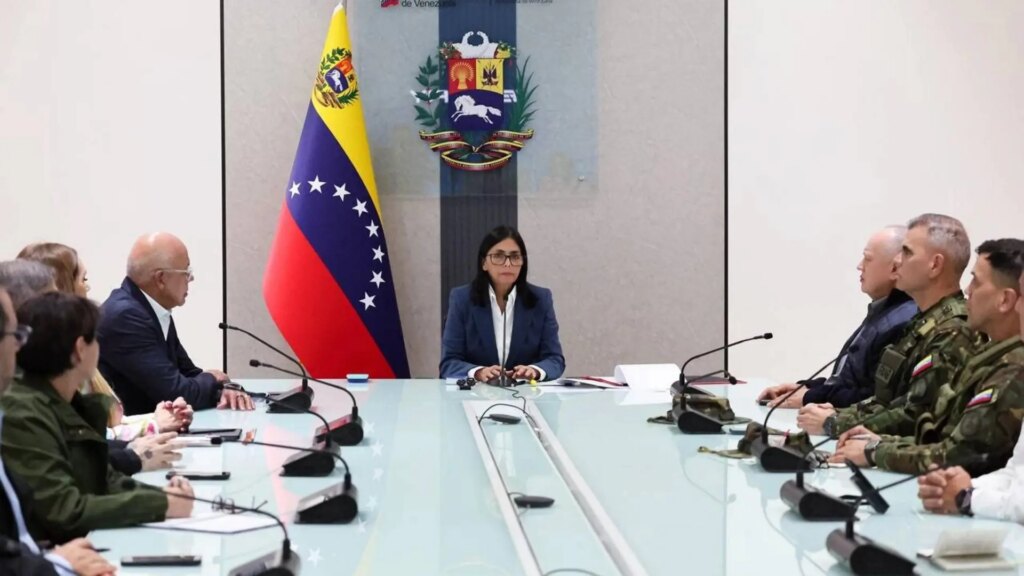 Delcy Rodríguez asumirá el poder bajo la lupa de un Trump que exige cambiar el «rumbo» y frustra a la oposición venezolana