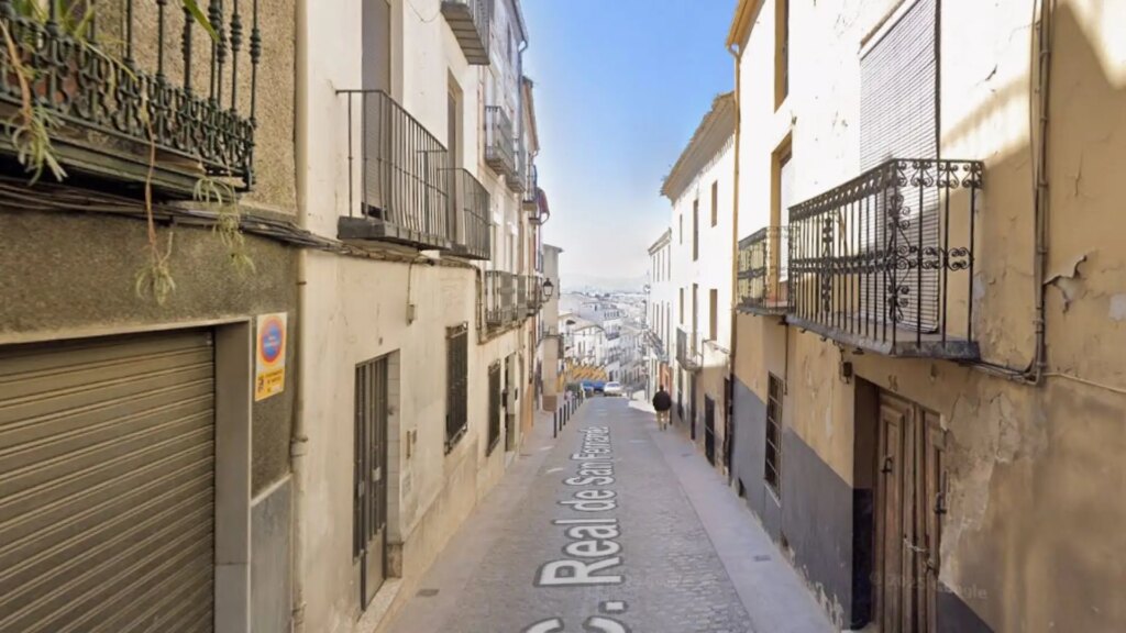 Desalojadas 13 personas por el incendio de su vivienda en Martos Desalojadas 13 personas por el incendio de su vivienda en Martos