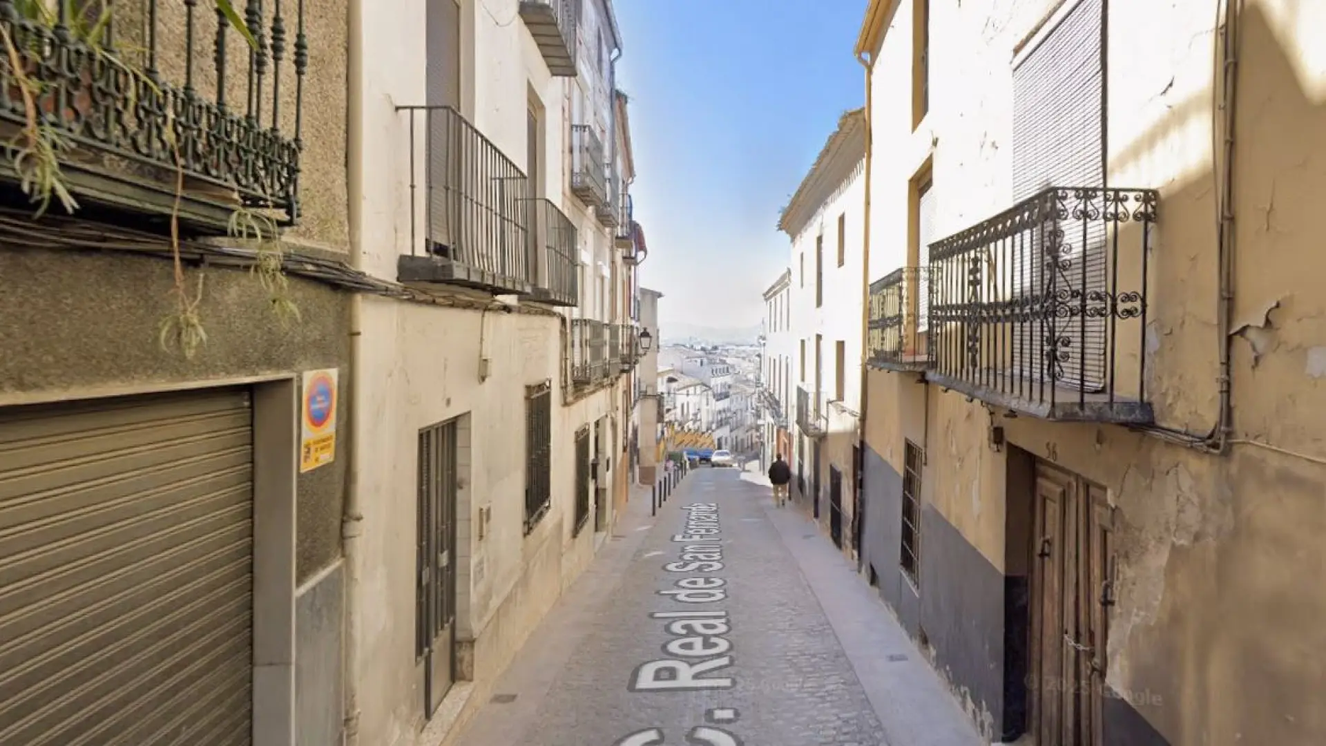 Desalojadas 13 personas por el incendio de su vivienda en Martos Desalojadas 13 personas por el incendio de su vivienda en Martos