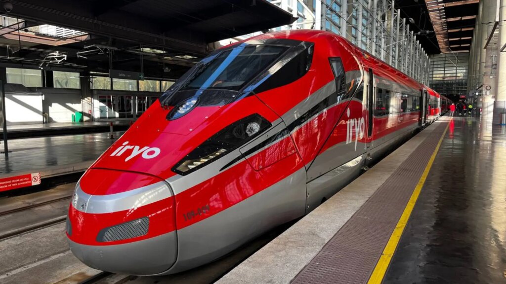 Dos trenes descarrilan en Córdoba y obligan a suspender la circulación de Alta Velocidad entre Madrid y Andalucía Dos trenes descarrilan en Córdoba y obligan a suspender la circulación de Alta Velocidad entre Madrid y Andalucía