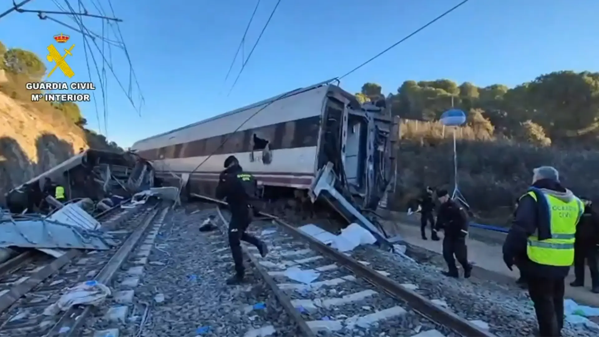 El Govern y los partidos suspenden sus actos por el accidente de dos trenes en Córdoba El Govern y los partidos suspenden sus actos por el accidente de dos trenes en Córdoba