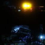 El arduo trabajo nocturno tras el descarrilamiento del tren de Rodalies en Gelida