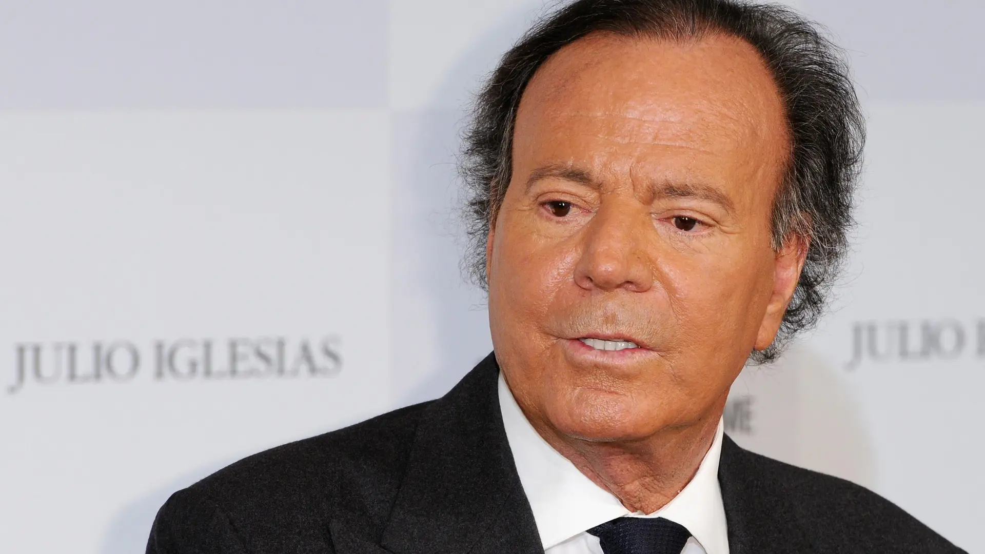 El pueblo de Galicia donde Julio Iglesias tiene una mansión valorada en cuatro millones de euros