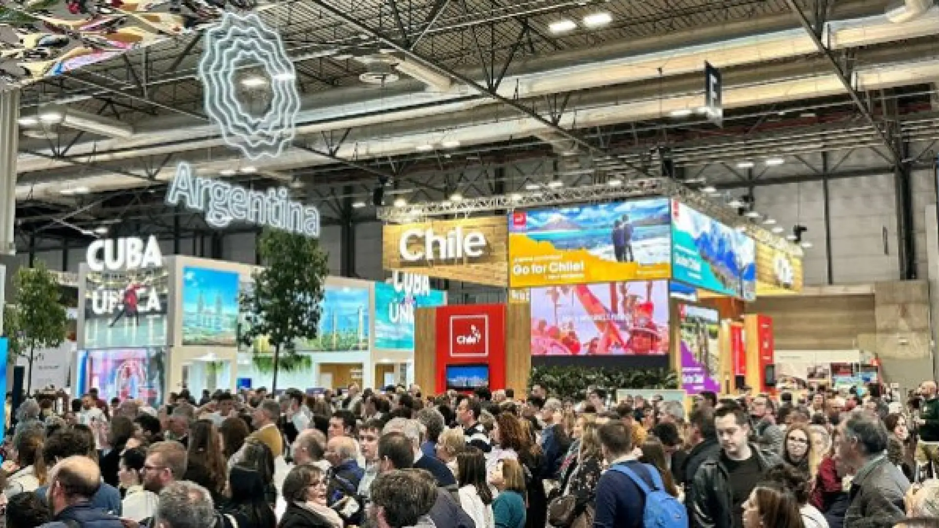 El sector turístico se conjura en Fitur ante una edición récord con 10.000 empresas y un impacto de 500 millones El sector turístico se conjura en Fitur ante una edición récord con 10.000 empresas y un impacto de 500 millones