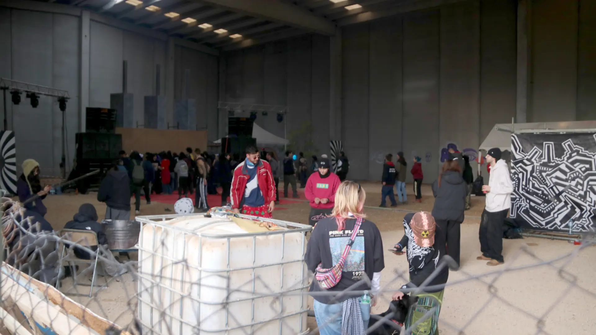 Finaliza la ‘rave’ ilegal en marcha desde Fin de Año en una nave industrial abandonada de Tarragona Finaliza la ‘rave’ ilegal en marcha desde Fin de Año en una nave industrial abandonada de Tarragona