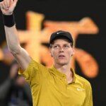 Jannik Sinner sobrevive a Spizzirri y al calor de Australia para llegar a octavos