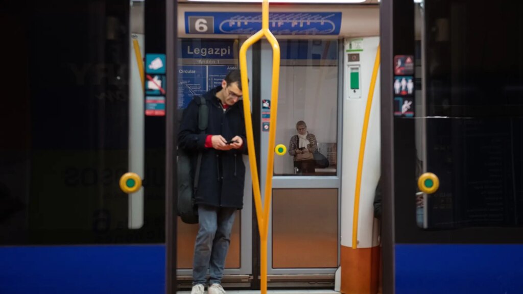 Metro de Madrid aplaza al domingo 11 de enero el cierre anticipado de la L6 a las 23.00 que estaba anunciado para hoy