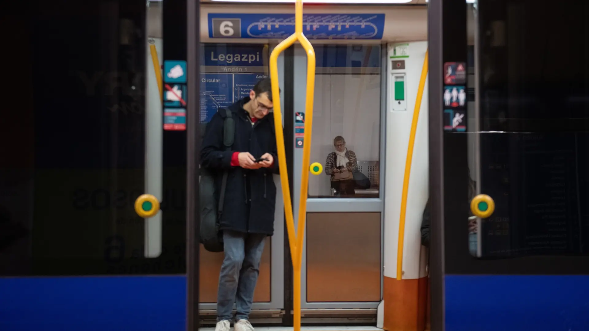 Metro de Madrid aplaza al domingo 11 de enero el cierre anticipado de la L6 a las 23.00 que estaba anunciado para hoy Metro de Madrid aplaza al domingo 11 de enero el cierre anticipado de la L6 a las 23.00 que estaba anunciado para hoy