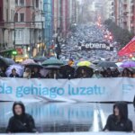 Miles de personas se manifiestan en Bilbao exigiendo derechos para los presos de ETA