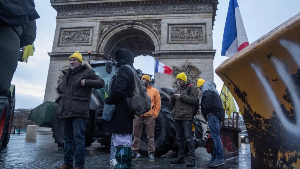 Tractoradas y cortes de carretera en toda la UE ante la cercanía de la firma del pacto con Mercosur al que Francia todavía se opone Tractoradas y cortes de carretera en toda la UE ante la cercanía de la firma del pacto con Mercosur al que Francia todavía se opone