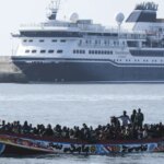 Un muerto y cuatro migrantes evacuados al hospital del cayuco que llegó este sábado a Tenerife Un muerto y cuatro migrantes evacuados al hospital del cayuco que llegó este sábado a Tenerife