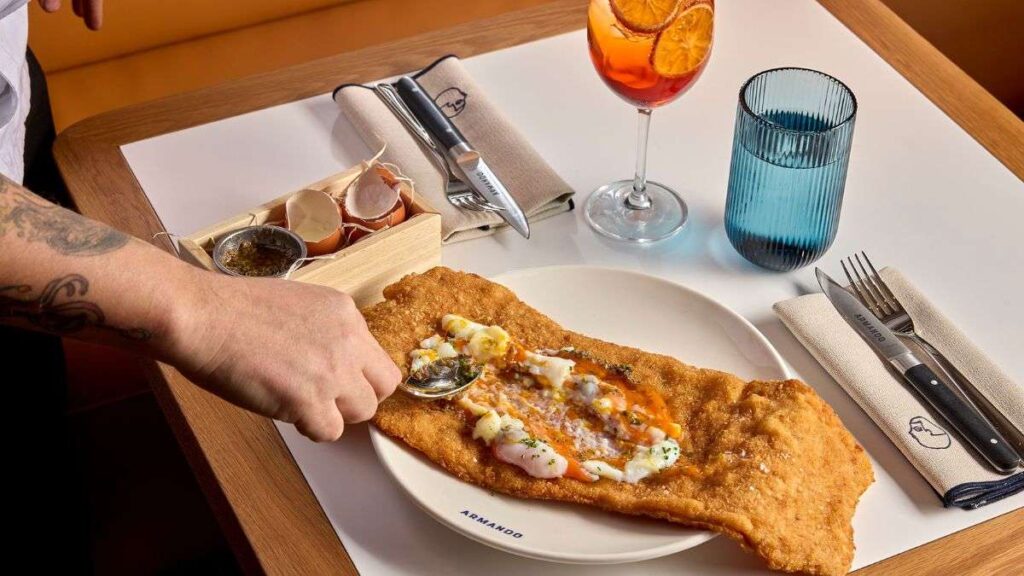 Armando abre en Madrid su primer restaurante: cuando el escalope se convierte en espectáculo