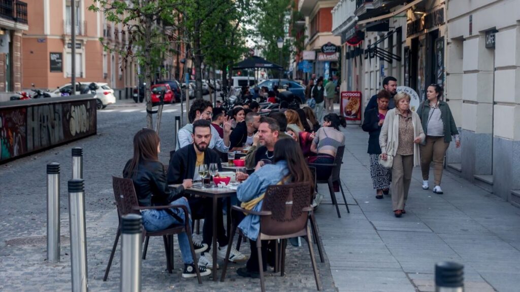 La calle de Madrid que le hace la competencia a Ponzano y sus bares con historia