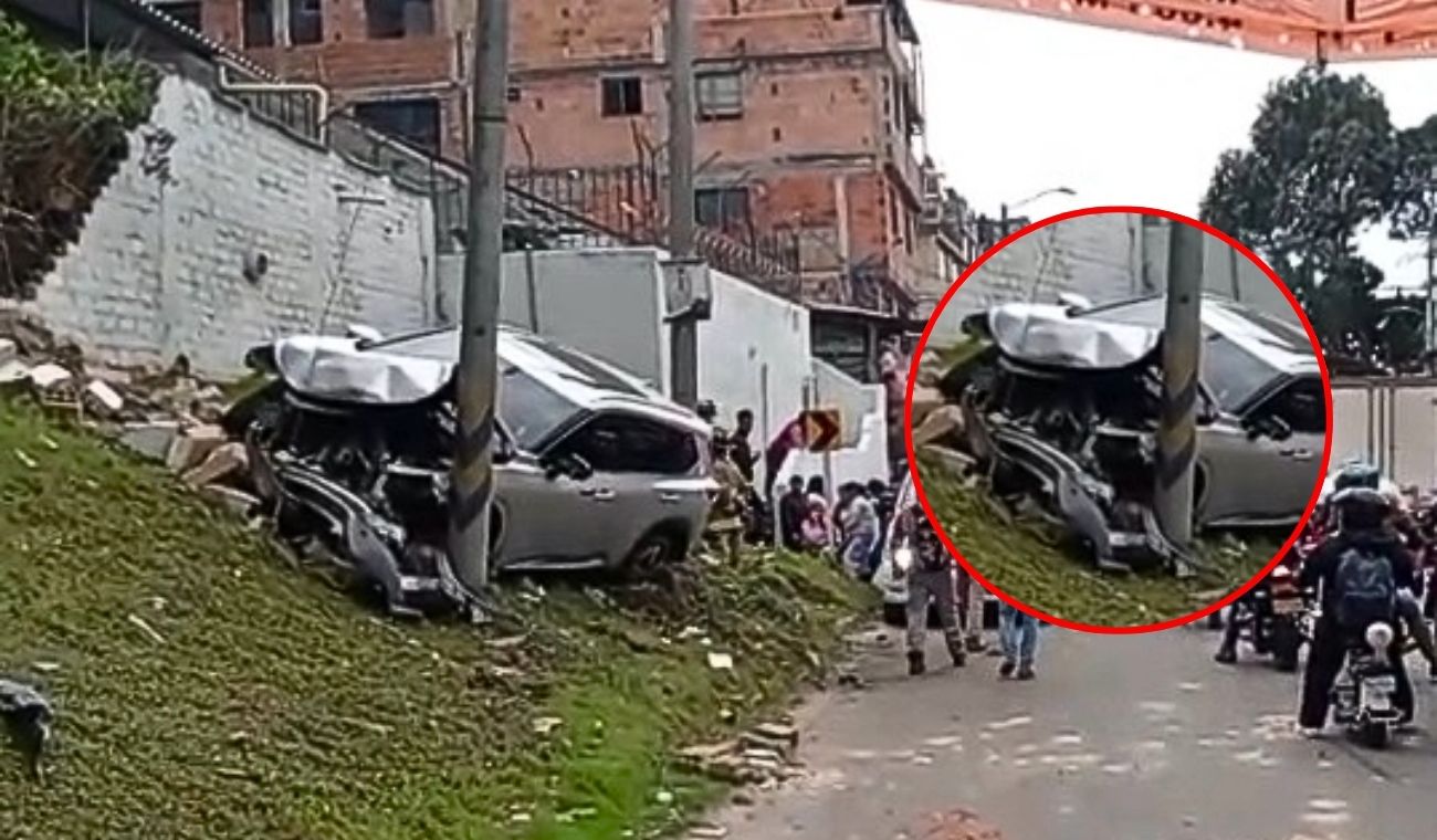 Camioneta se estrelló contra un poste y complica la movilidad en Usaquén Camioneta se estrelló contra un poste y complica la movilidad en Usaquén