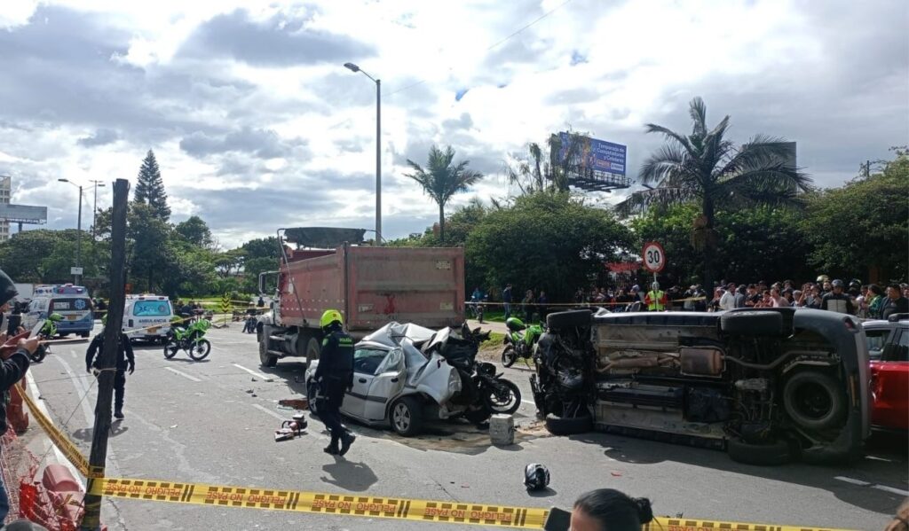 Fatal accidente en la 68 involucró tres carros, una volqueta y una moto Fatal accidente en la 68 involucró tres carros, una volqueta y una moto