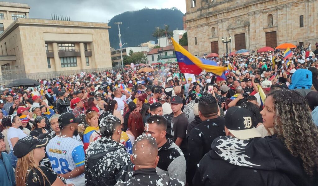 Masiva manifestación en la Plaza de Bolívar por la captura de Maduro Masiva manifestación en la Plaza de Bolívar por la captura de Maduro