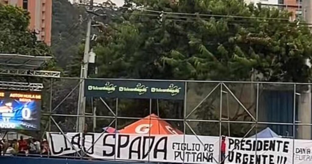 Indignación por protestas de hinchas del DIM contra directivas del club Indignación por protestas de hinchas del DIM contra directivas del club