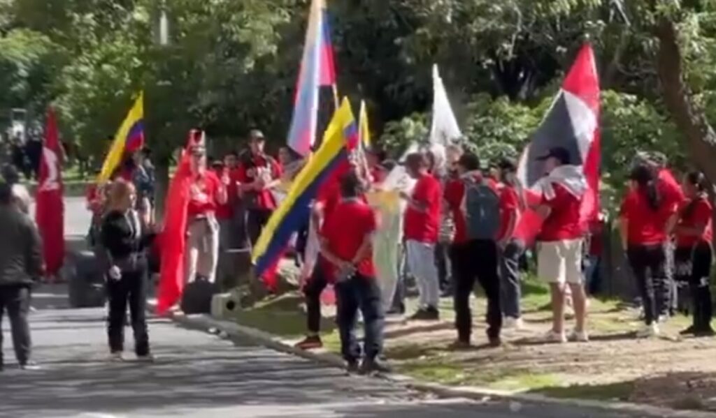 Protestas colapsan la movilidad este viernes: varios puntos afectados Protestas colapsan la movilidad este viernes: varios puntos afectados