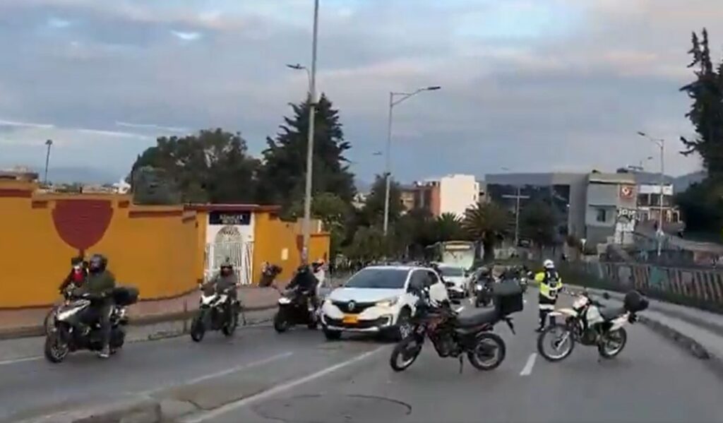 Avenida Suba amaneció trancada por accidente: motero perdió la vida
