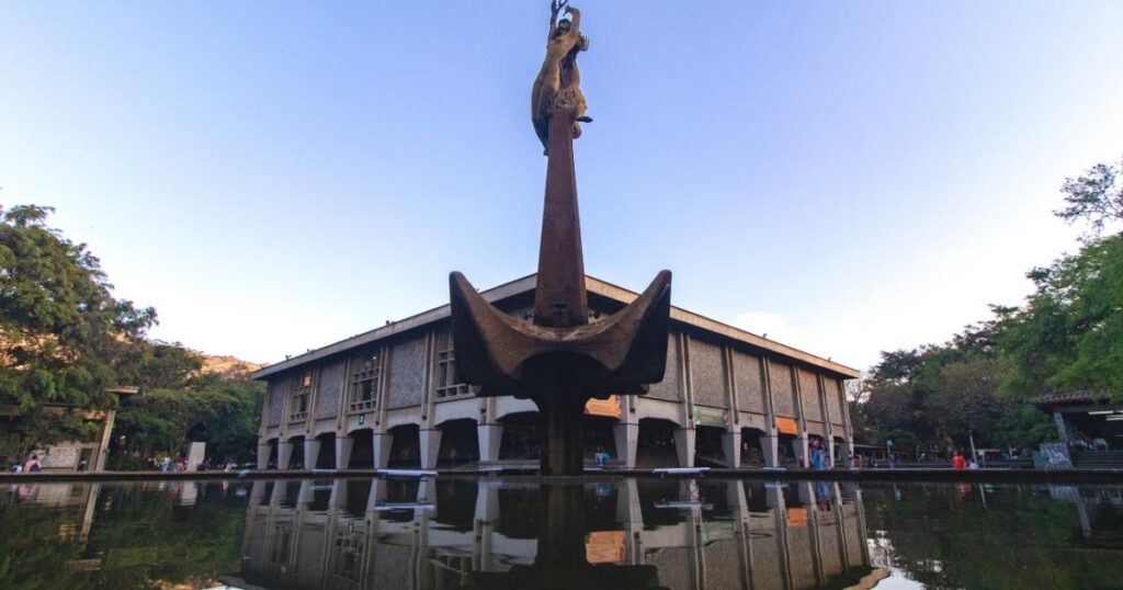 Gobierno inyecta 70 mil millones de pesos para la Universidad de Antioquia Gobierno inyecta 70 mil millones de pesos para la Universidad de Antioquia