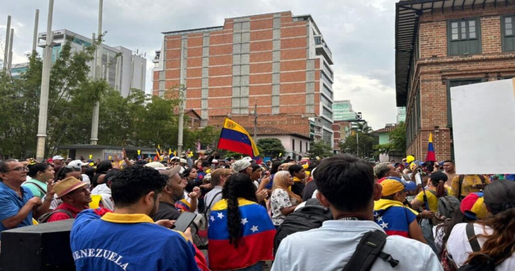 Venezolanos en Medellín celebraron captura de Nicolás Maduro Venezolanos en Medellín celebraron captura de Nicolás Maduro